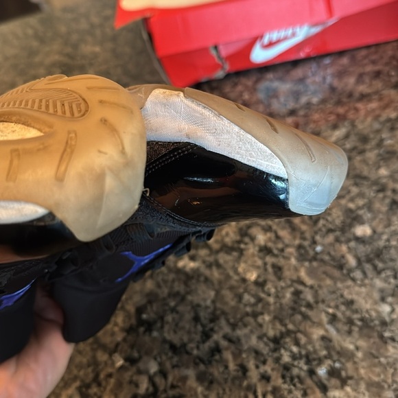 Jordan Kids Black and Blue Athletic Shoes 7Y - Picture 11 of 15